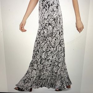 Karen Kane Crushed Tiered Maxi Skirt. Women’s Medium-Black & White